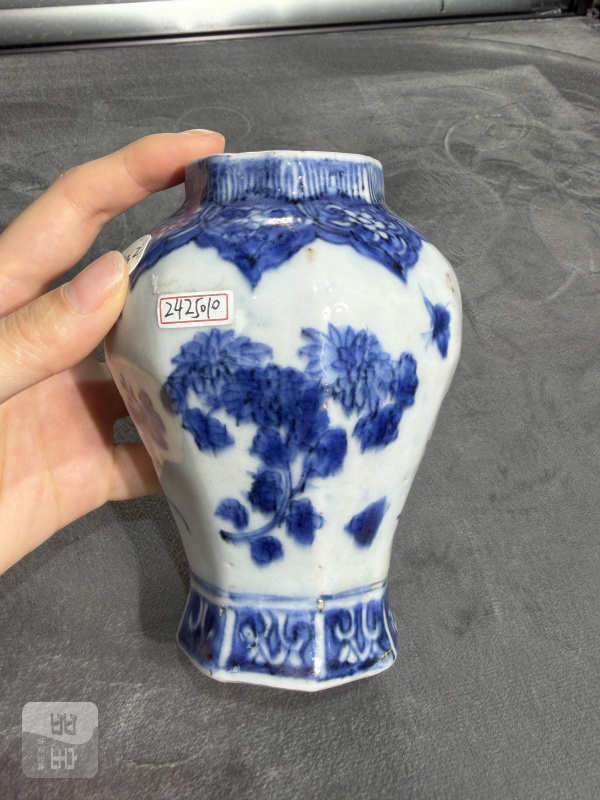 明崇祯青花折枝花卉纹八棱小罐 - 图3